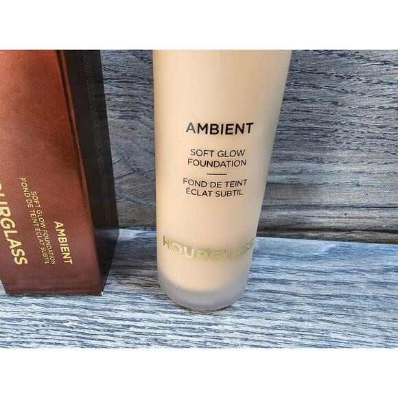 HOURGLASS AMBIENT Soft Glow Foundation 1fl oz - Picture 2 of 6